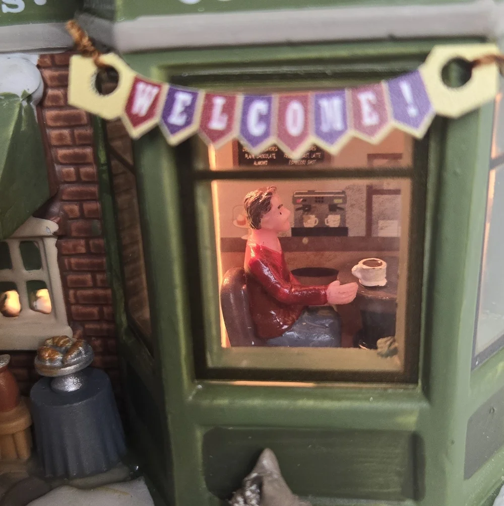 Lemax Juliette's Croissants And Coffee Shop "Christmas Village House" - Picture 2 of 7